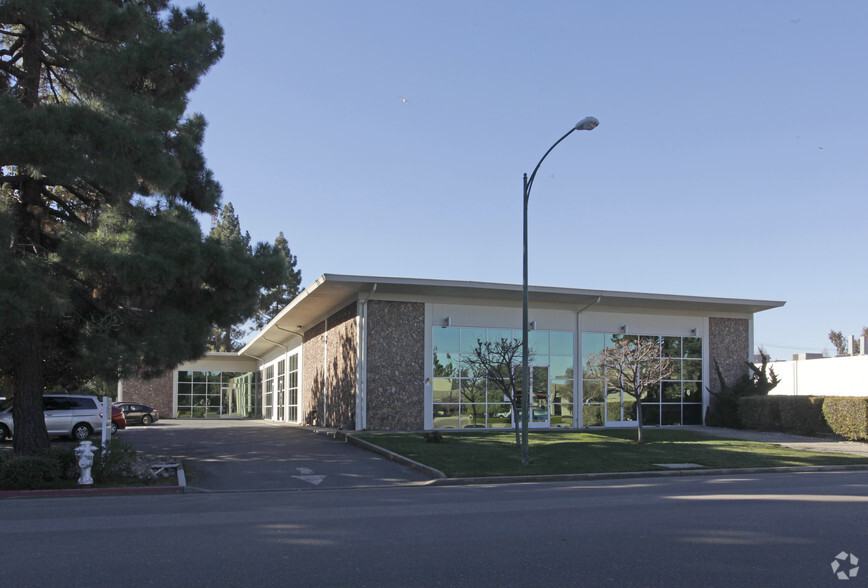 855-857 Maude Ave, Mountain View, CA for lease - Building Photo - Image 1 of 2