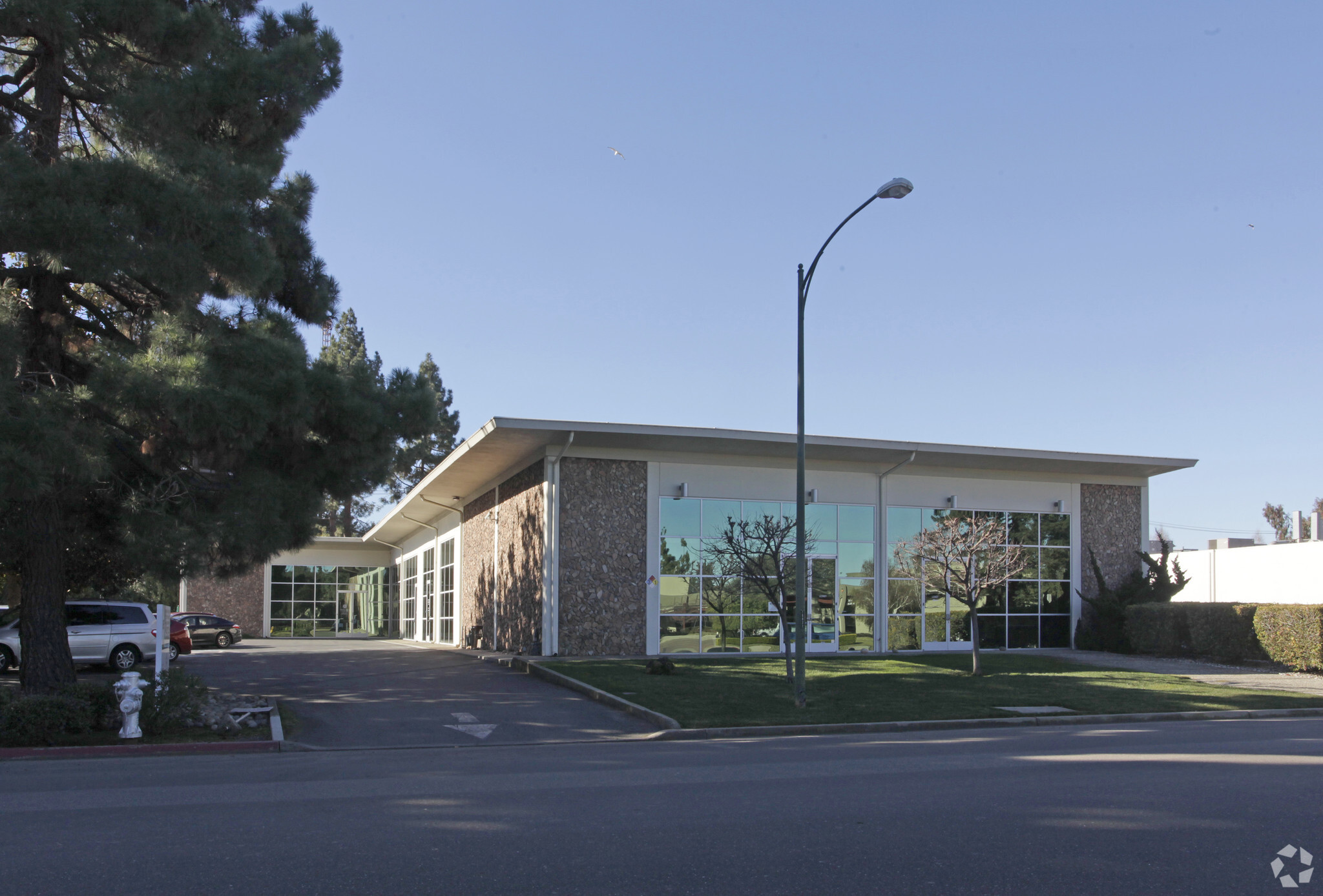 855-857 Maude Ave, Mountain View, CA for lease Building Photo- Image 1 of 3