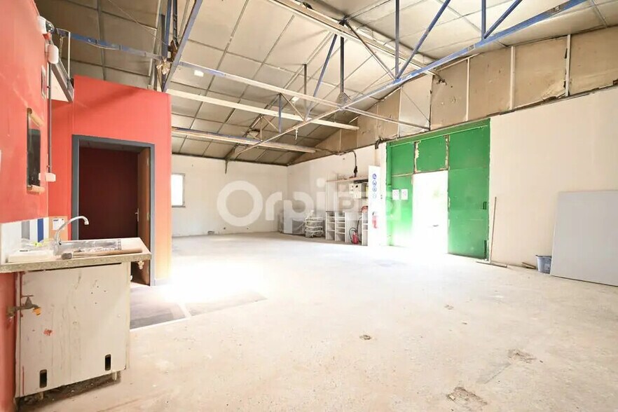 Flex in Vénissieux for lease - Interior Photo - Image 3 of 12