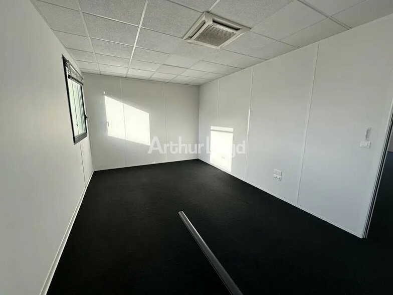 Office in Reims for lease - Interior Photo - Image 3 of 6