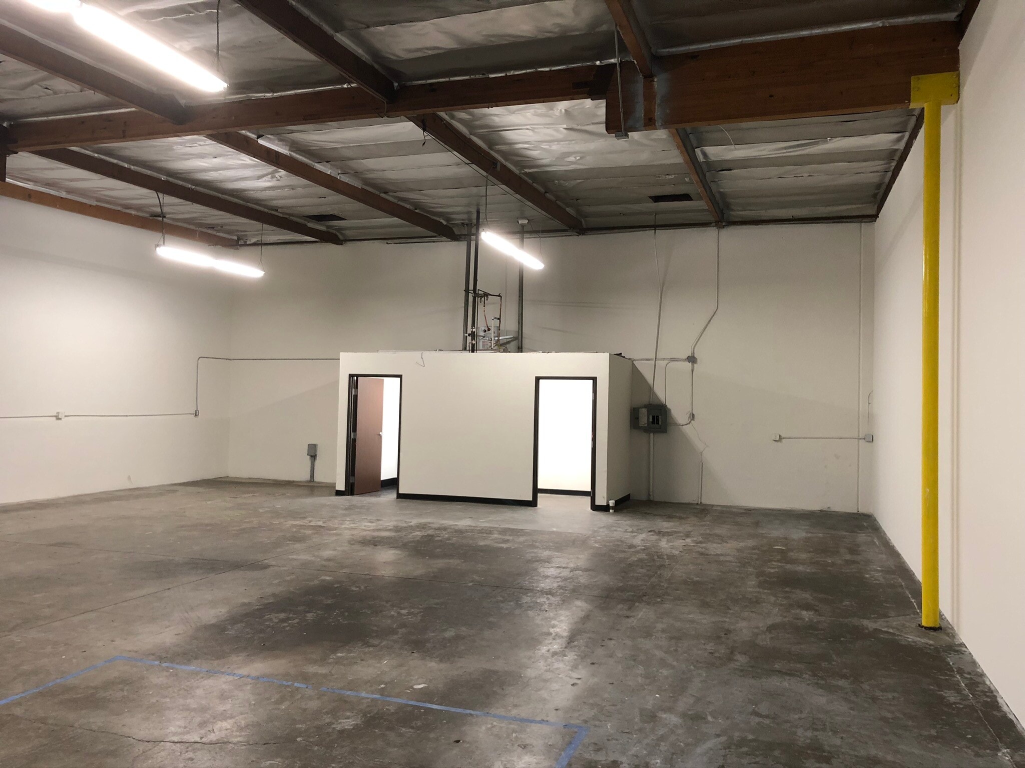 15562 Arrow Hwy, Irwindale, CA for lease Interior Photo- Image 1 of 5