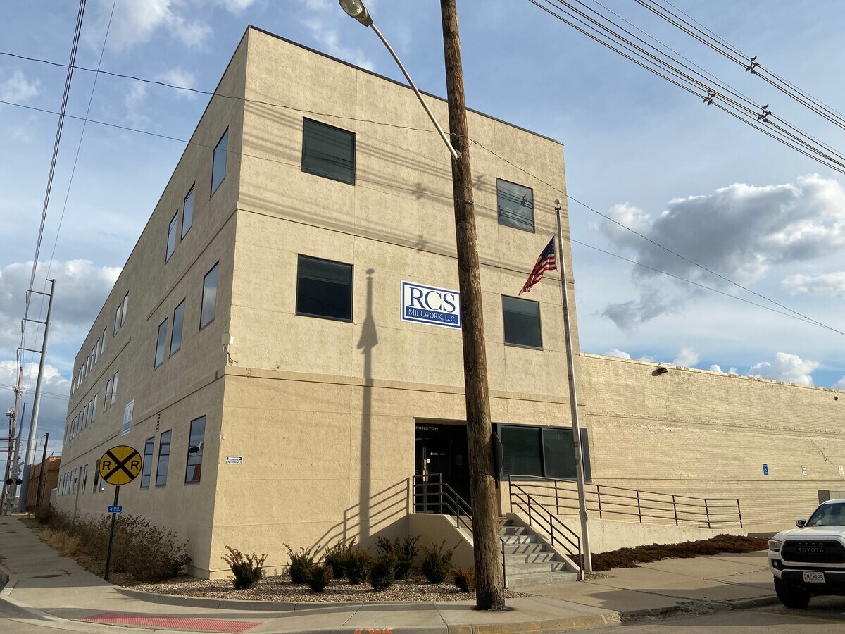 25 Funston Rd, Kansas City, KS 66115