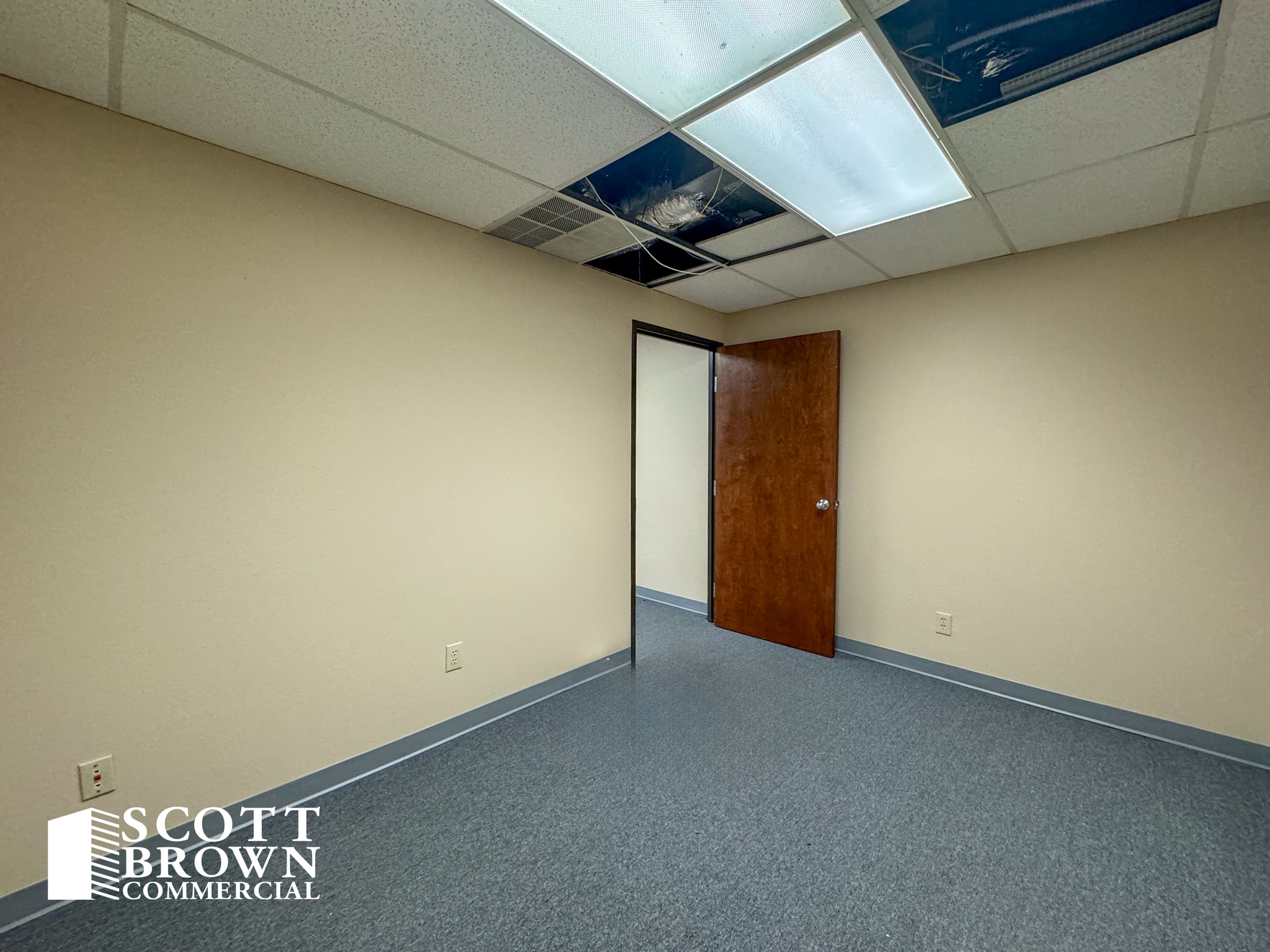 4401 N Interstate 35, Denton, TX for lease Interior Photo- Image 1 of 4