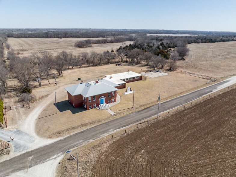 9010 SW River Valley Rd, Augusta, KS for sale - Primary Photo - Image 1 of 1