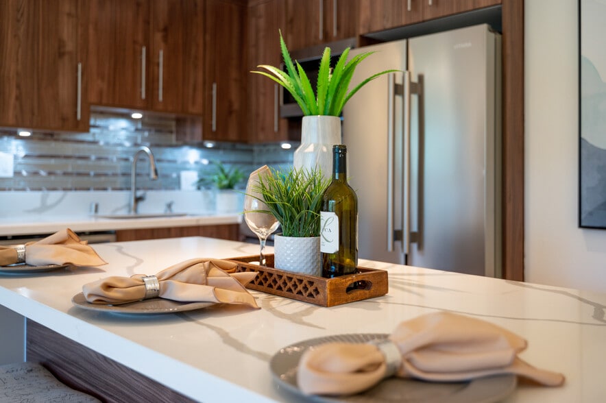 100 Scholz Plz, Newport Beach, CA for sale - Building Photo - Image 3 of 14