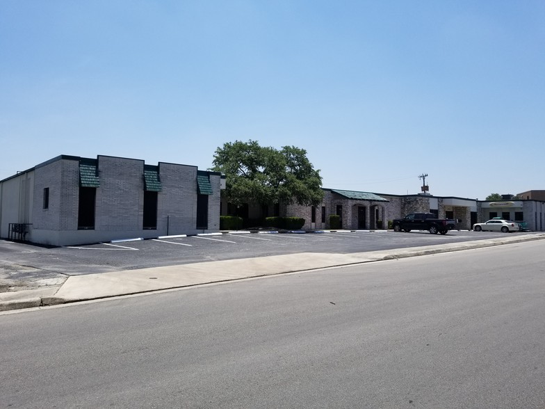 10818 Gulfdale St, San Antonio, TX for lease - Building Photo - Image 2 of 7