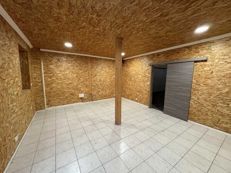 Flex in Breuil-le-Sec for lease - Interior Photo - Image 2 of 5