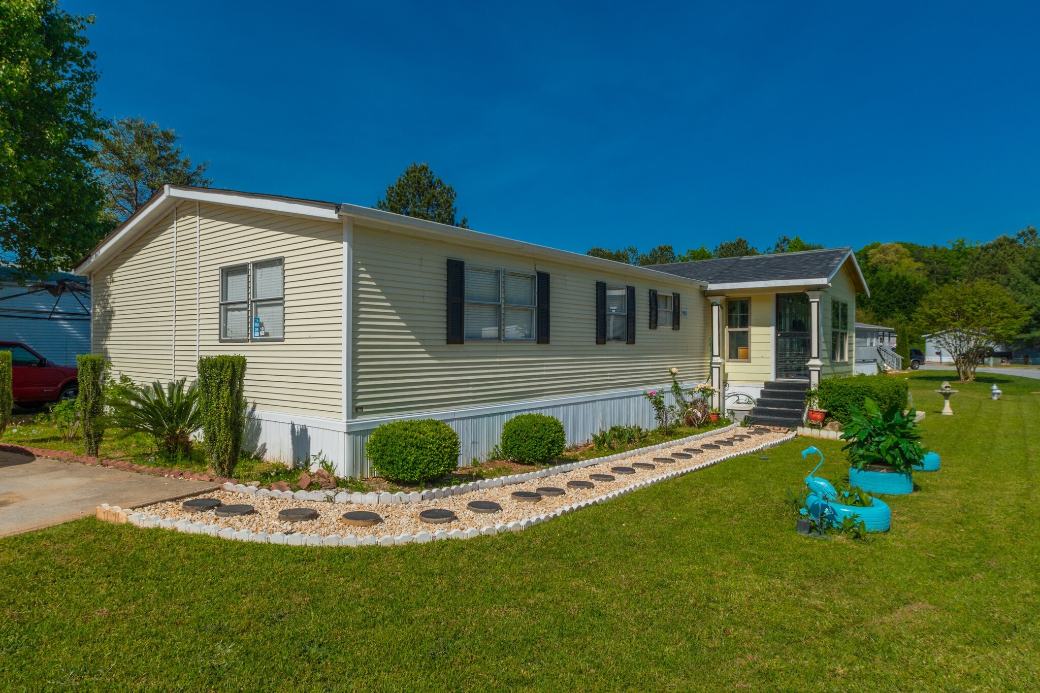 555 Davis Rd, Stockbridge, GA for sale Primary Photo- Image 1 of 1