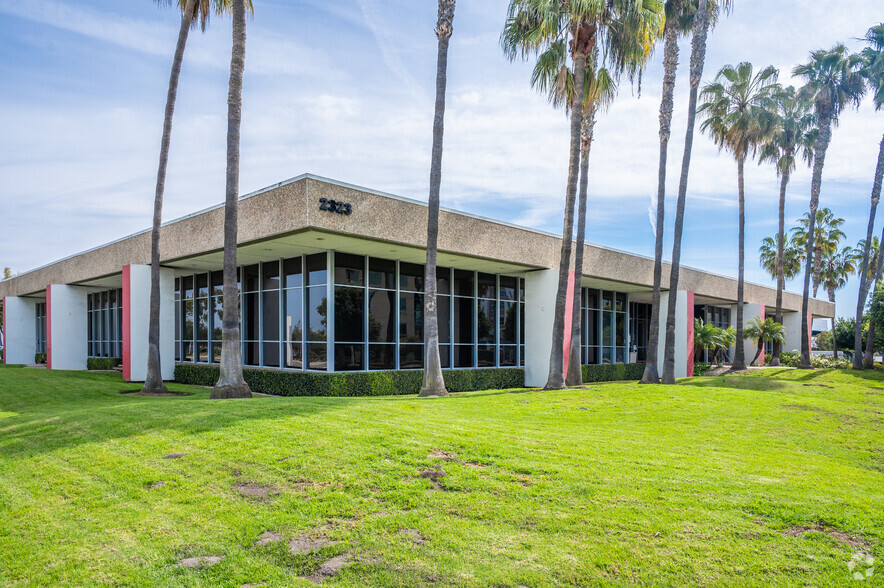 2323 Main St, Irvine, CA for lease - Building Photo - Image 1 of 21