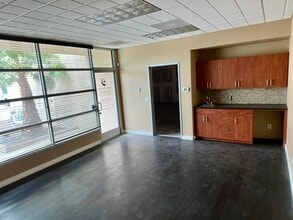 13455 Malaki Rd, Apple Valley, CA for lease Interior Photo- Image 2 of 5