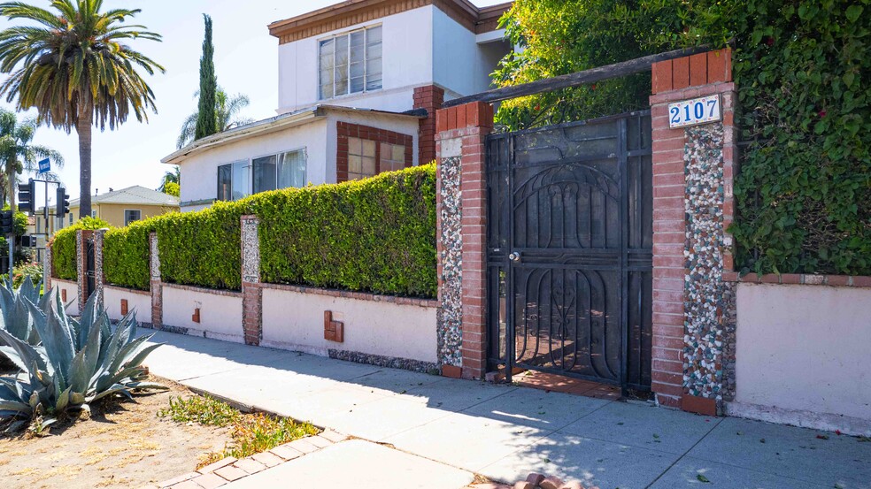 2105 N Vermont Ave, Los Angeles, CA for sale - Building Photo - Image 2 of 35