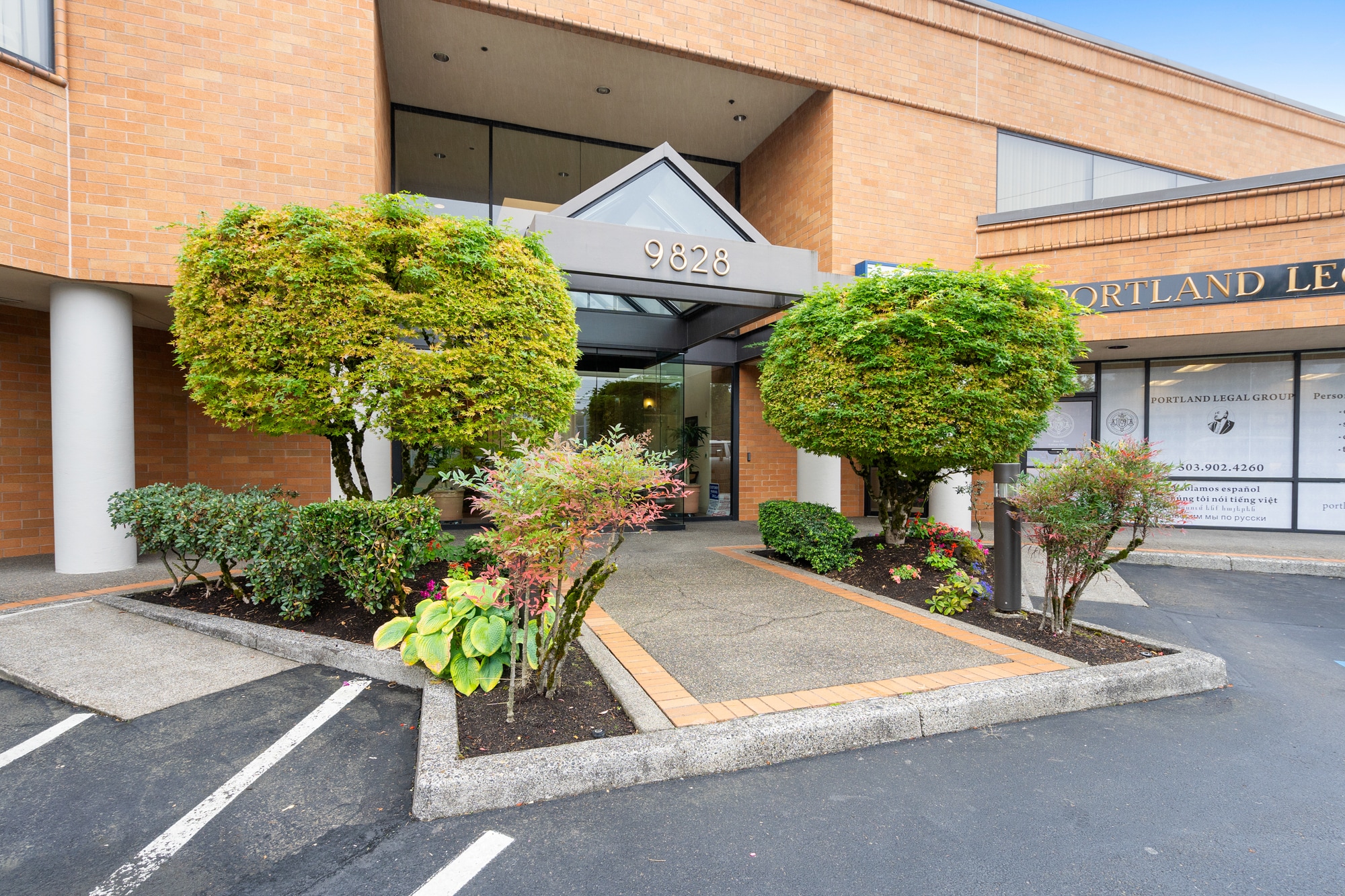 9810-9850 E Burnside St, Portland, OR for lease Building Photo- Image 1 of 8