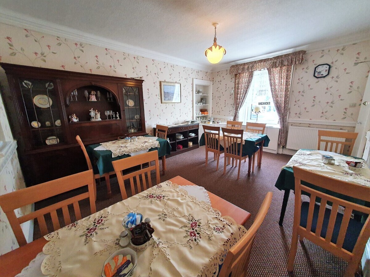 23 Stirling St, Galashiels, SCB TD1 1BY Monorene Guest House