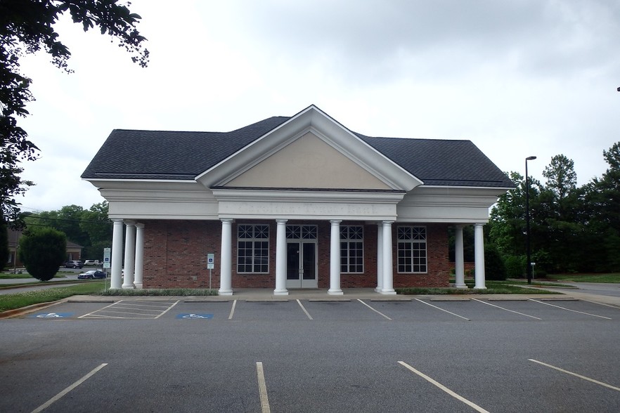 2740 E Nc-27 Hwy, Lincolnton, NC for sale - Building Photo - Image 1 of 1