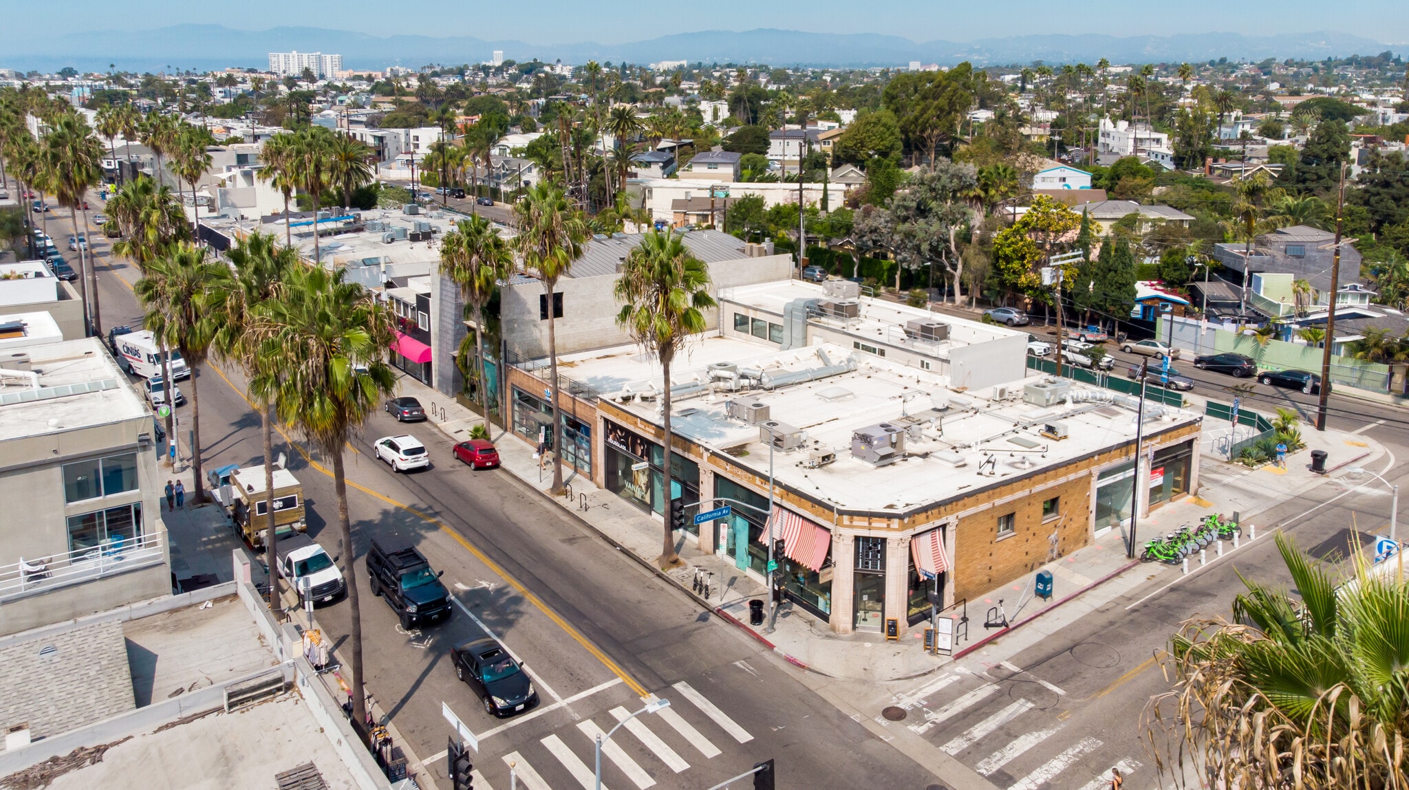 1349-1357 Abbot Kinney Blvd, Venice, CA for lease Building Photo- Image 1 of 10