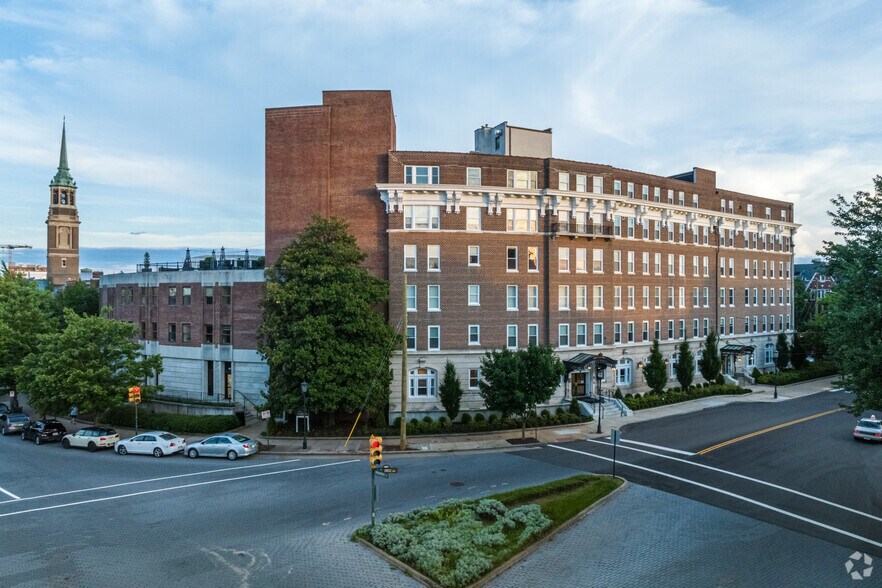 413-421 Stuart Cir, Richmond, VA for lease - Building Photo - Image 1 of 2