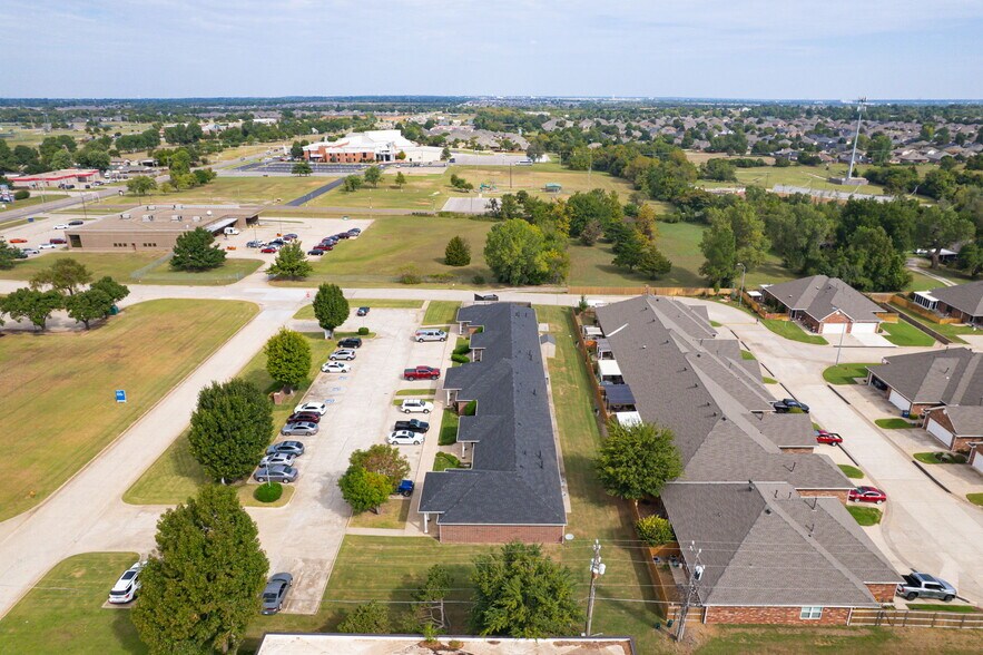 500 N Financial Ter, Mustang, OK for sale - Building Photo - Image 2 of 24
