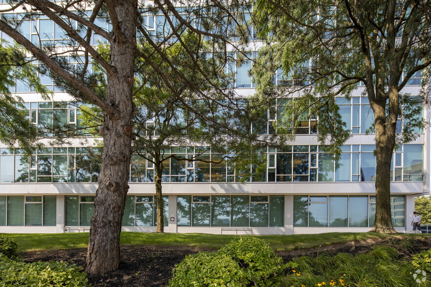 180 Duncan Mill Rd, Toronto, ON for lease - Building Photo - Image 2 of 5
