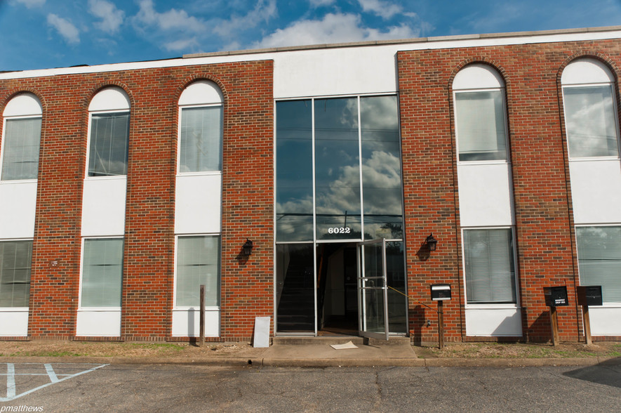 6022 Jefferson Ave, Newport News, VA for lease - Building Photo - Image 3 of 13