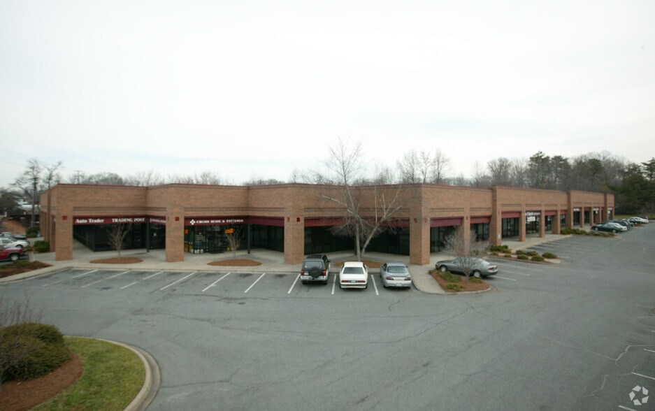 8100 North Point Blvd, Winston-Salem, NC for lease - Building Photo - Image 2 of 12