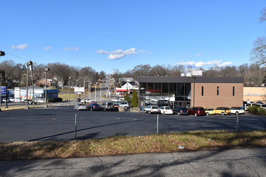 633 4th St SW, Hickory, NC 28602 - Retail for Sale | LoopNet