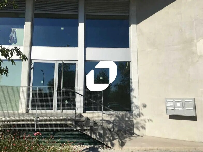 Office in Bordeaux for lease - Building Photo - Image 3 of 5