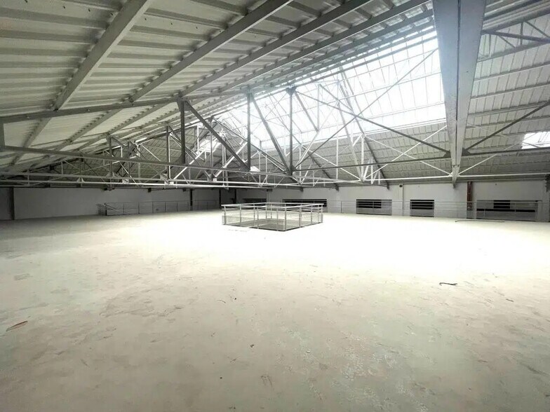 Retail in Cannes for sale - Interior Photo - Image 3 of 10