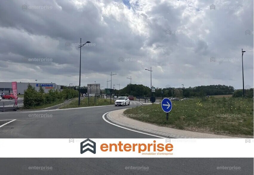 Retail in Dainville for lease - Building Photo - Image 1 of 1