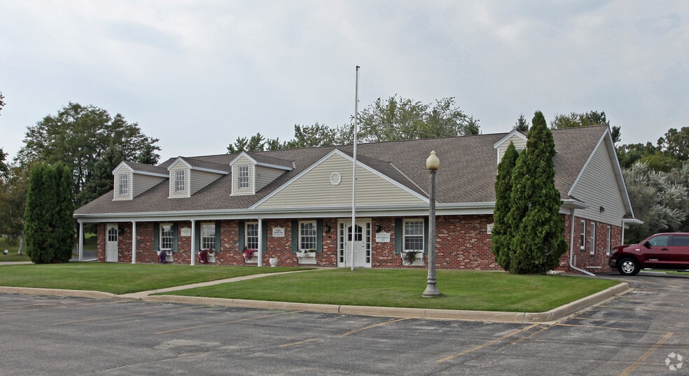 104 E Summit Ave, Wales, WI for sale - Building Photo - Image 2 of 30