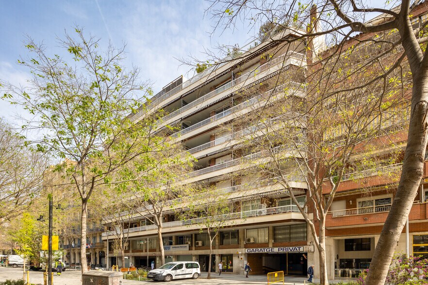 Carrer de Rocafort, 116, Barcelona, Barcelona for lease - Primary Photo - Image 1 of 4