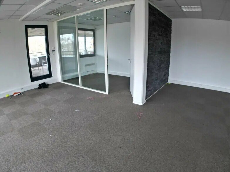 Office in Schiltigheim for lease - Interior Photo - Image 3 of 9