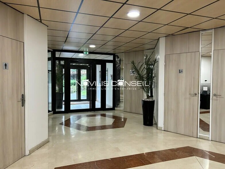 Office in Blagnac for lease - Lobby - Image 2 of 5