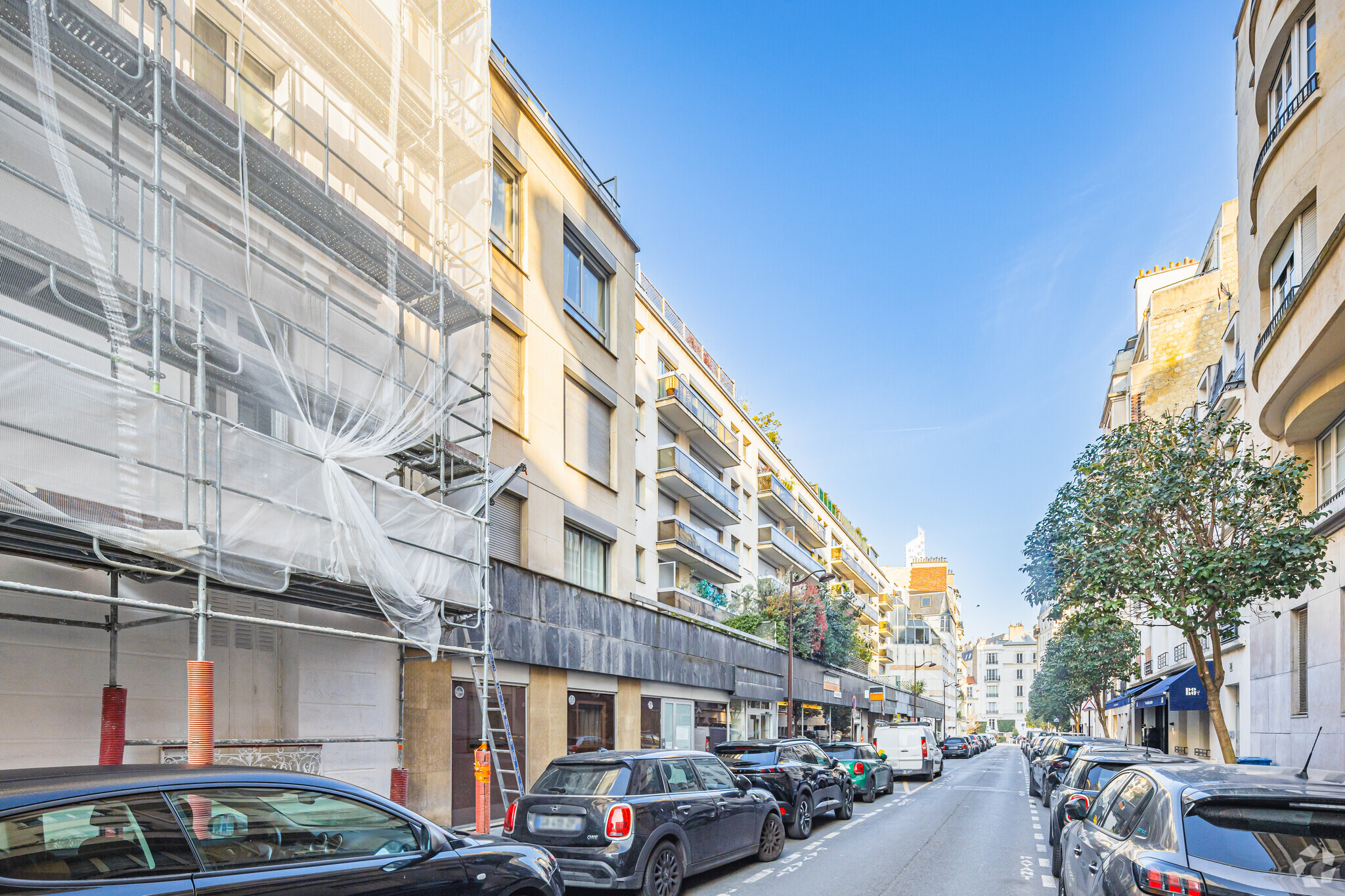  in Neuilly-sur-Seine for sale Primary Photo- Image 1 of 1