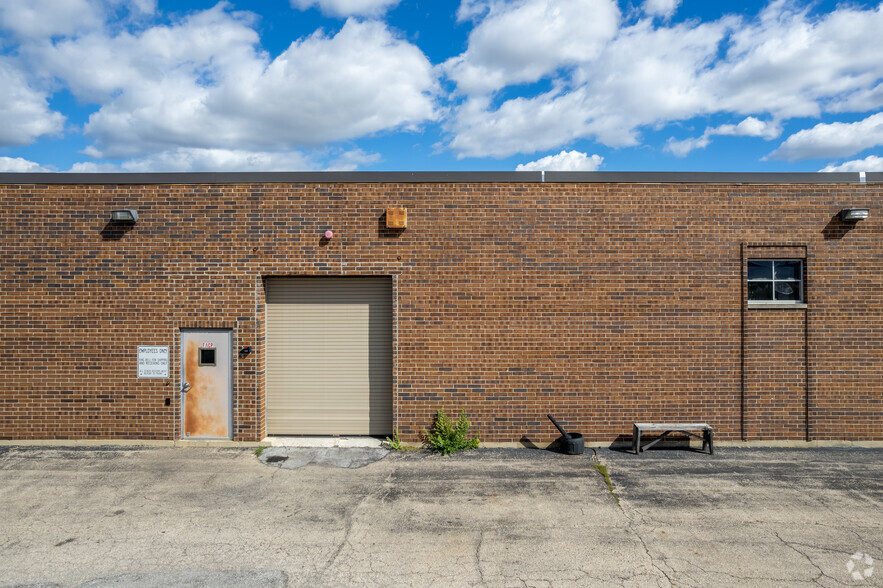 344 Beinoris Dr, Wood Dale, IL for sale - Building Photo - Image 3 of 6