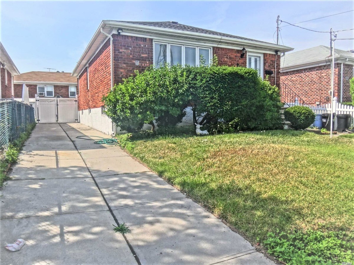 9516 162nd Ave, Howard Beach, NY 11414