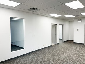 1305 Remington Rd, Schaumburg, IL for lease Interior Photo- Image 2 of 3