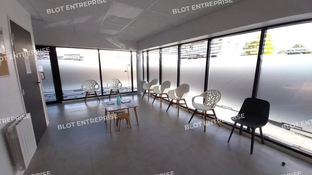 Office in Saint-Malo for lease Interior Photo- Image 1 of 8