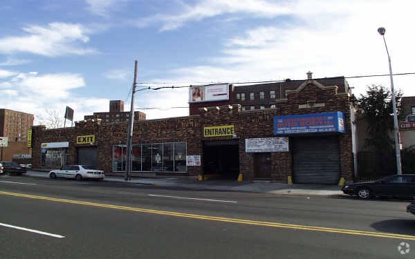 1872 E Tremont Ave, Bronx, NY for lease - Building Photo - Image 2 of 6