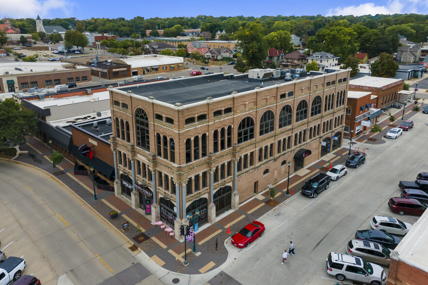 401 Main St, Cedar Falls, IA for sale - Building Photo - Image 1 of 1