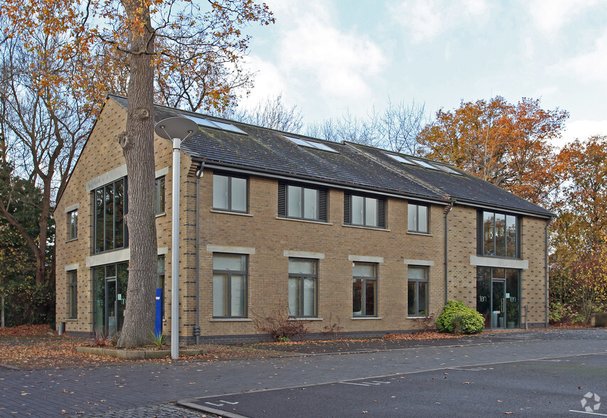 The Courtyard, Bracknell for lease - Building Photo - Image 3 of 6