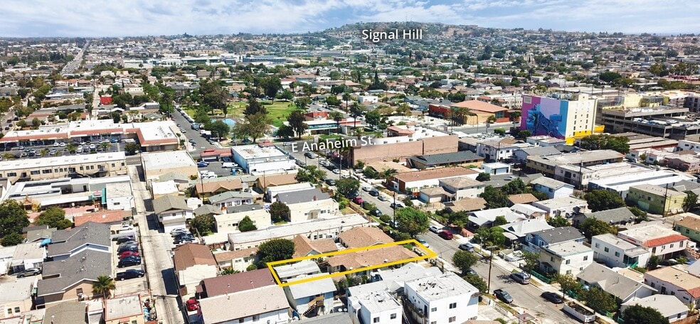 1107 Mahanna Ave, Long Beach, CA for sale - Building Photo - Image 2 of 15