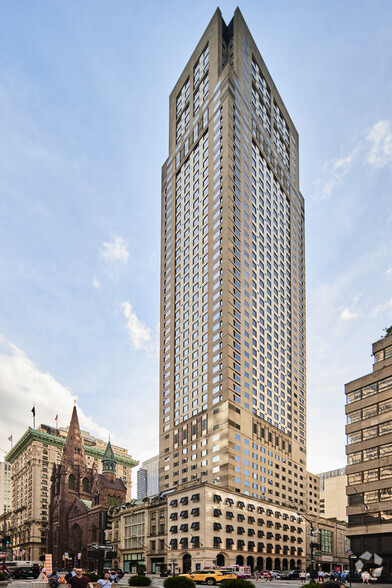 712 Fifth Ave, New York, NY for lease - Building Photo - Image 1 of 10