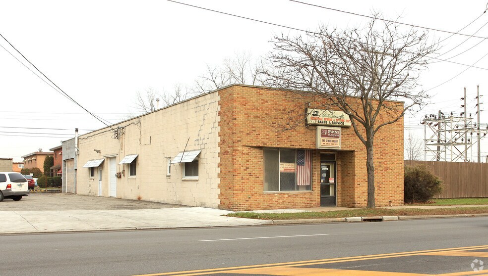 16321 Rockside Rd, Maple Heights, OH for sale - Primary Photo - Image 1 of 1