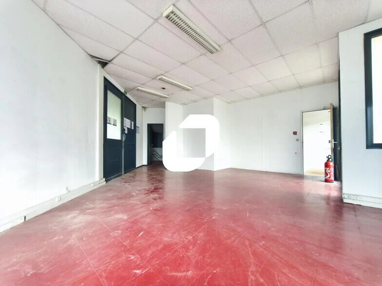 Flex in Créteil for lease - Building Photo - Image 2 of 17