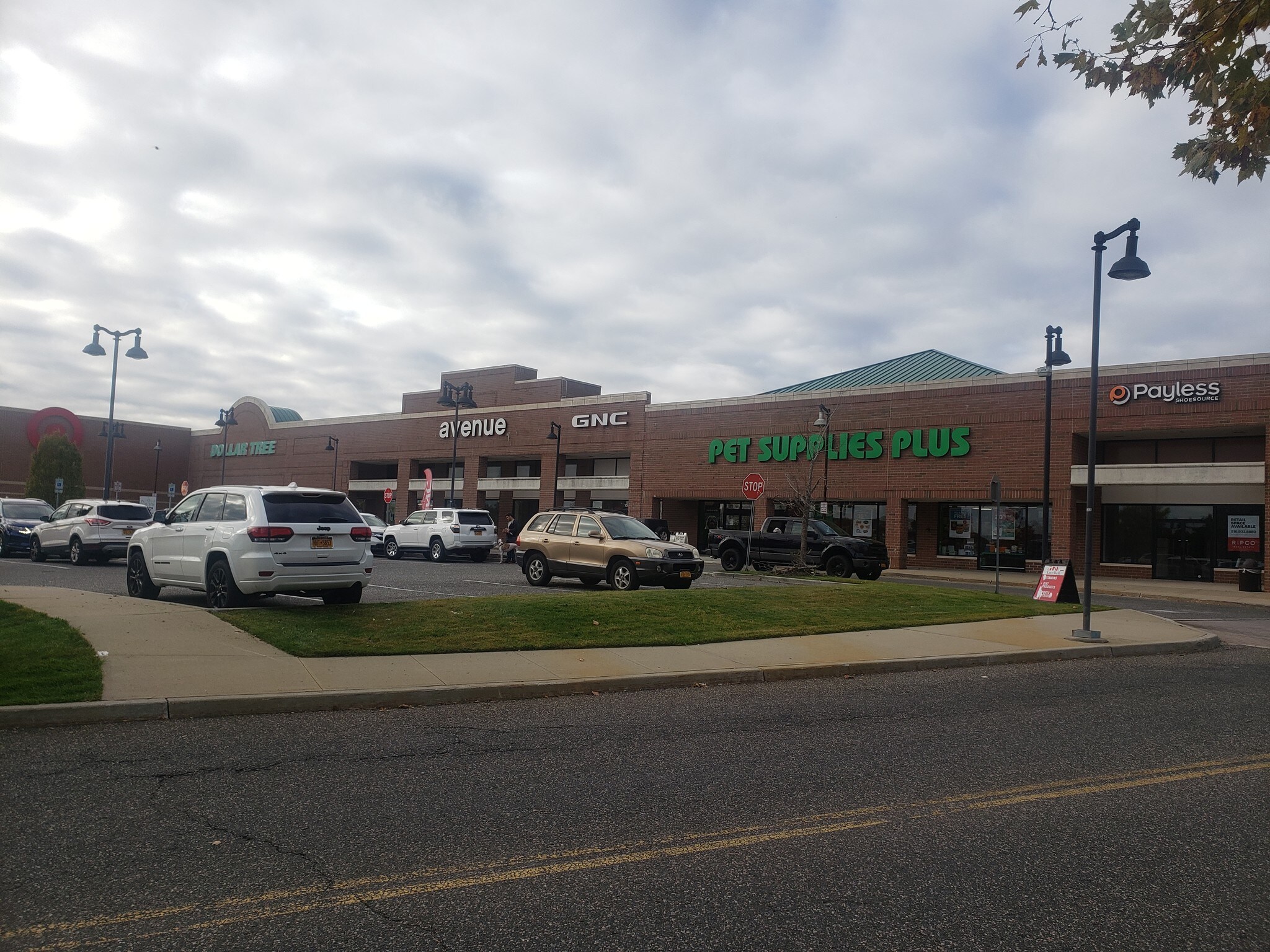 Carleton Ave NWC S Research Place & Carleton Ave, Central Islip, NY