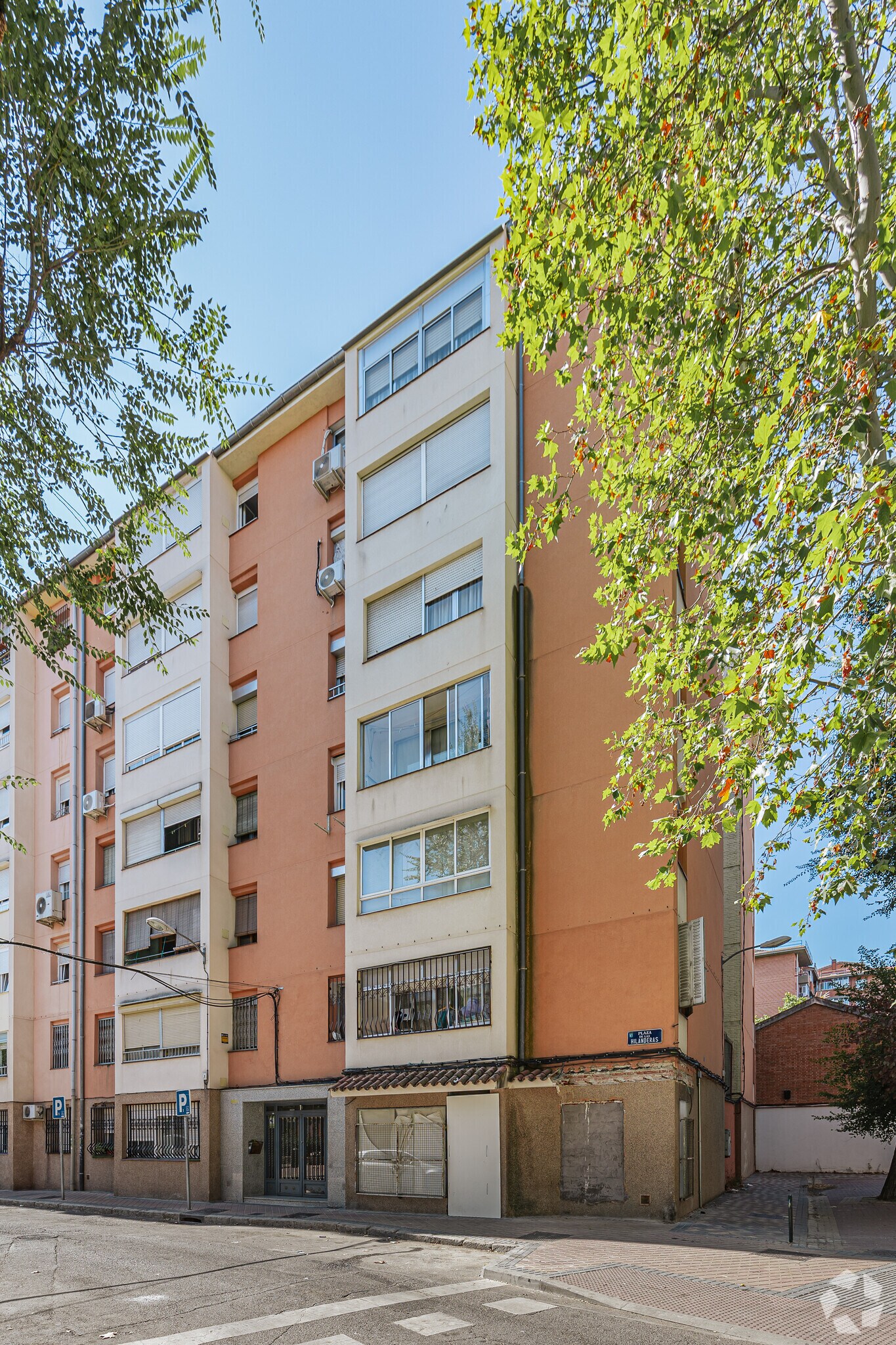 Plaza de las Hilanderas, 1, Madrid, Madrid for sale Primary Photo- Image 1 of 1