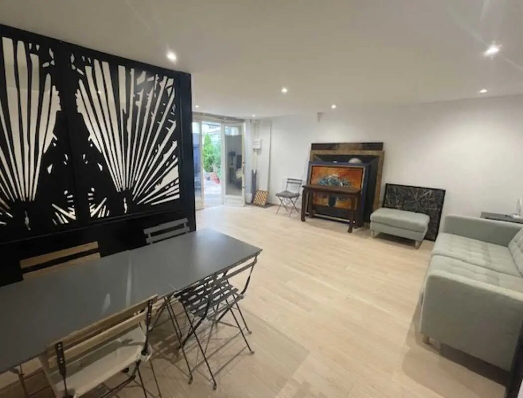 Office in Paris for lease Interior Photo- Image 1 of 6