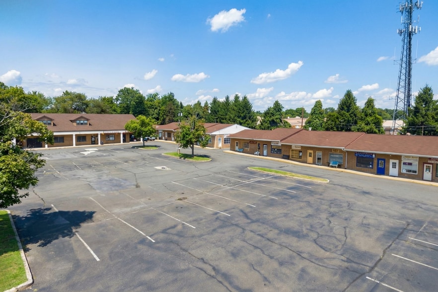 172-252 Scotch Rd, Ewing, NJ for lease - Primary Photo - Image 1 of 5