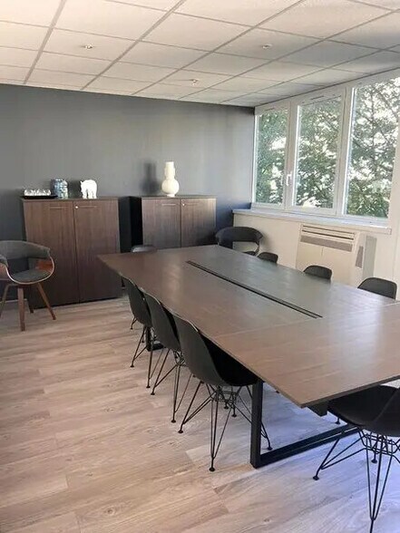 Office in Lyon for lease - Interior Photo - Image 2 of 15