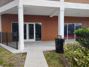 2585-2605 SE Federal Hwy, Stuart, FL for lease Interior Photo- Image 2 of 2